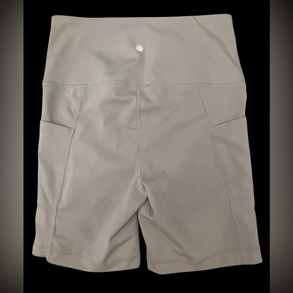 Yogalicious Shorts - Picture 5 of 8